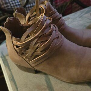 Size 9 shoes / low boots.